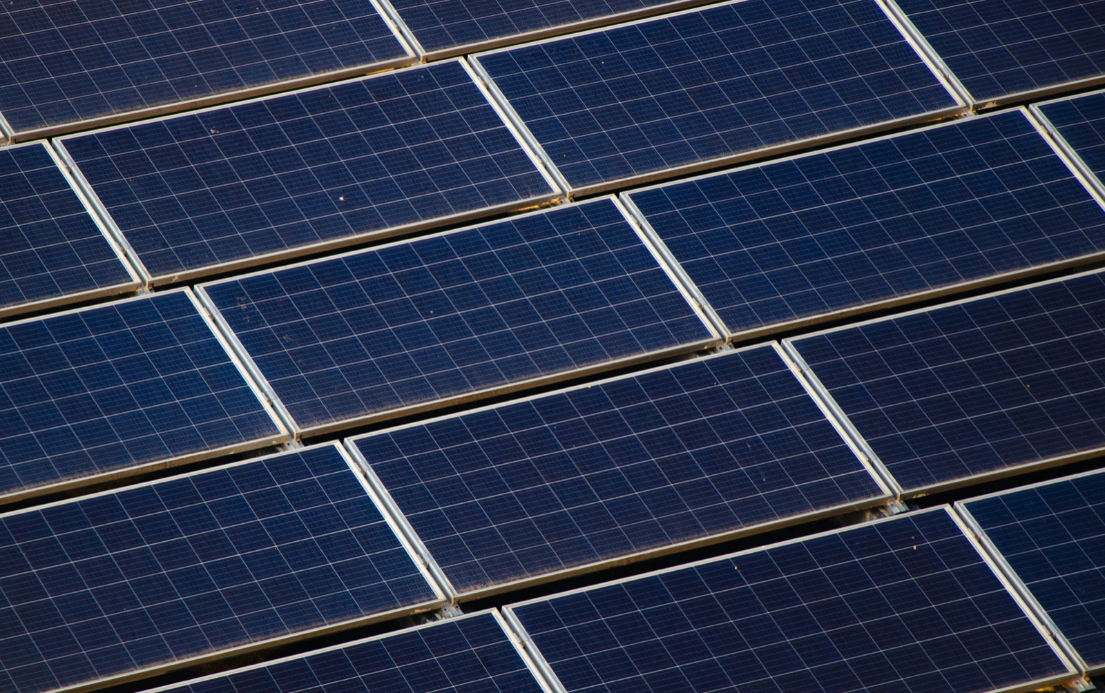 High-performance photovoltaic modules installed by KXS Bay